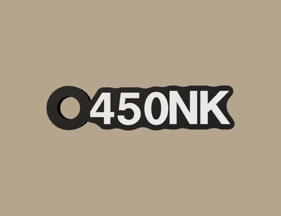 Llavero CFMOTO 450NK, base negra y texto blanco, vista frontal del modelo 3D