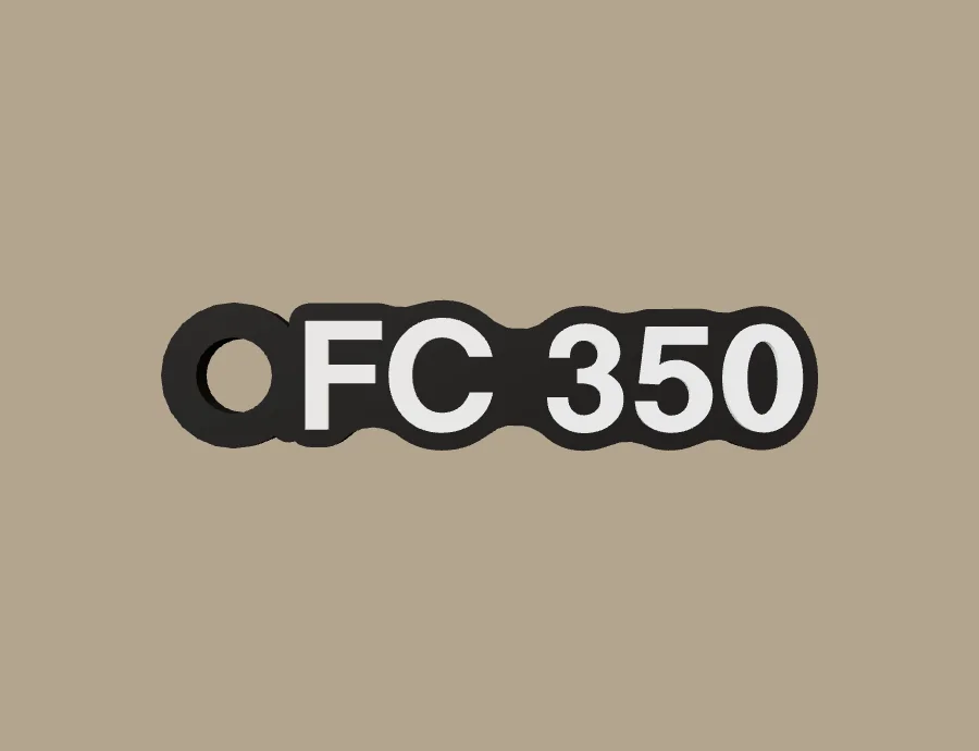 Llavero Husqvarna FC 350, base negra y texto blanco, vista frontal del modelo 3D