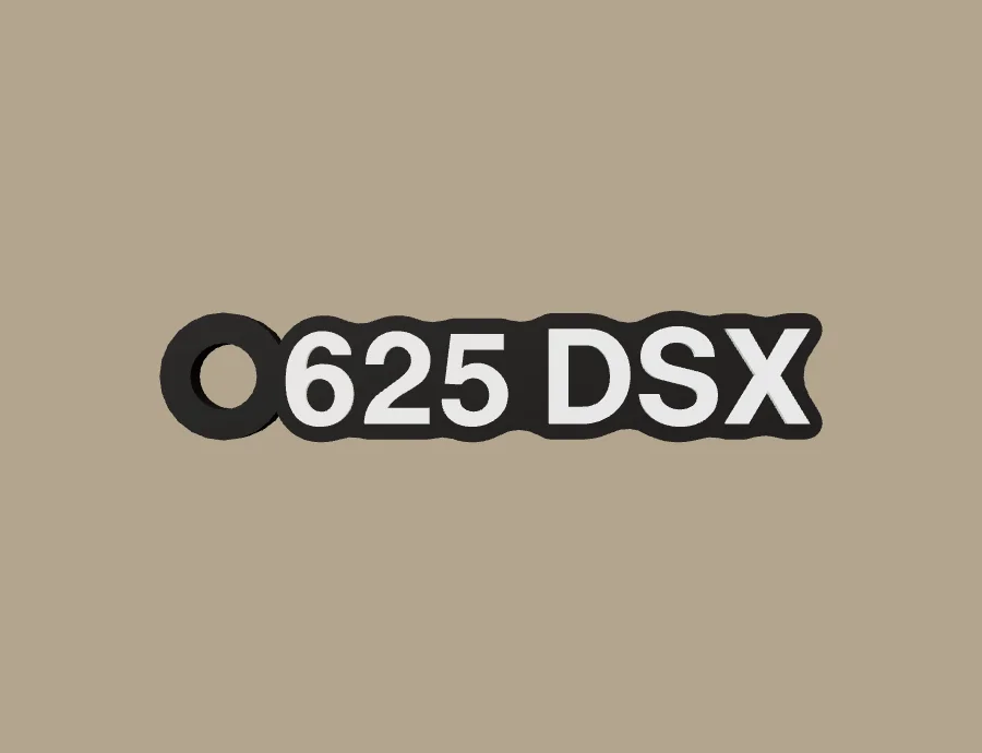 Llavero VOGE 625 DSX, base negra y texto blanco, vista frontal del modelo 3D